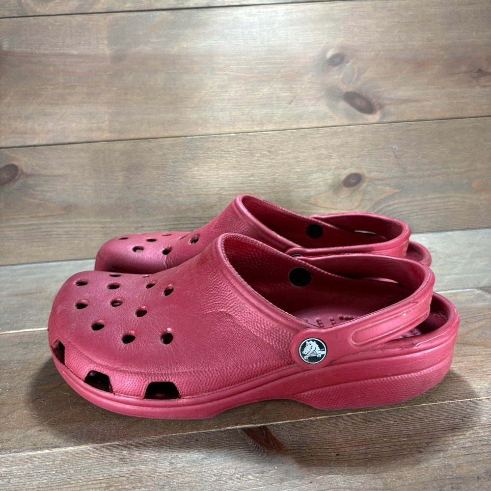 Crocs Classic Womens size 10 shoes Red Waterproof Slip On sandals